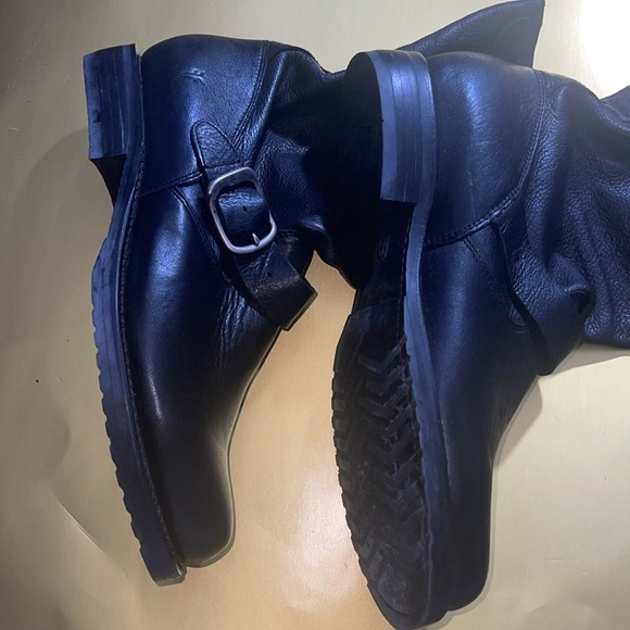 Frye - Picture 1 of 15